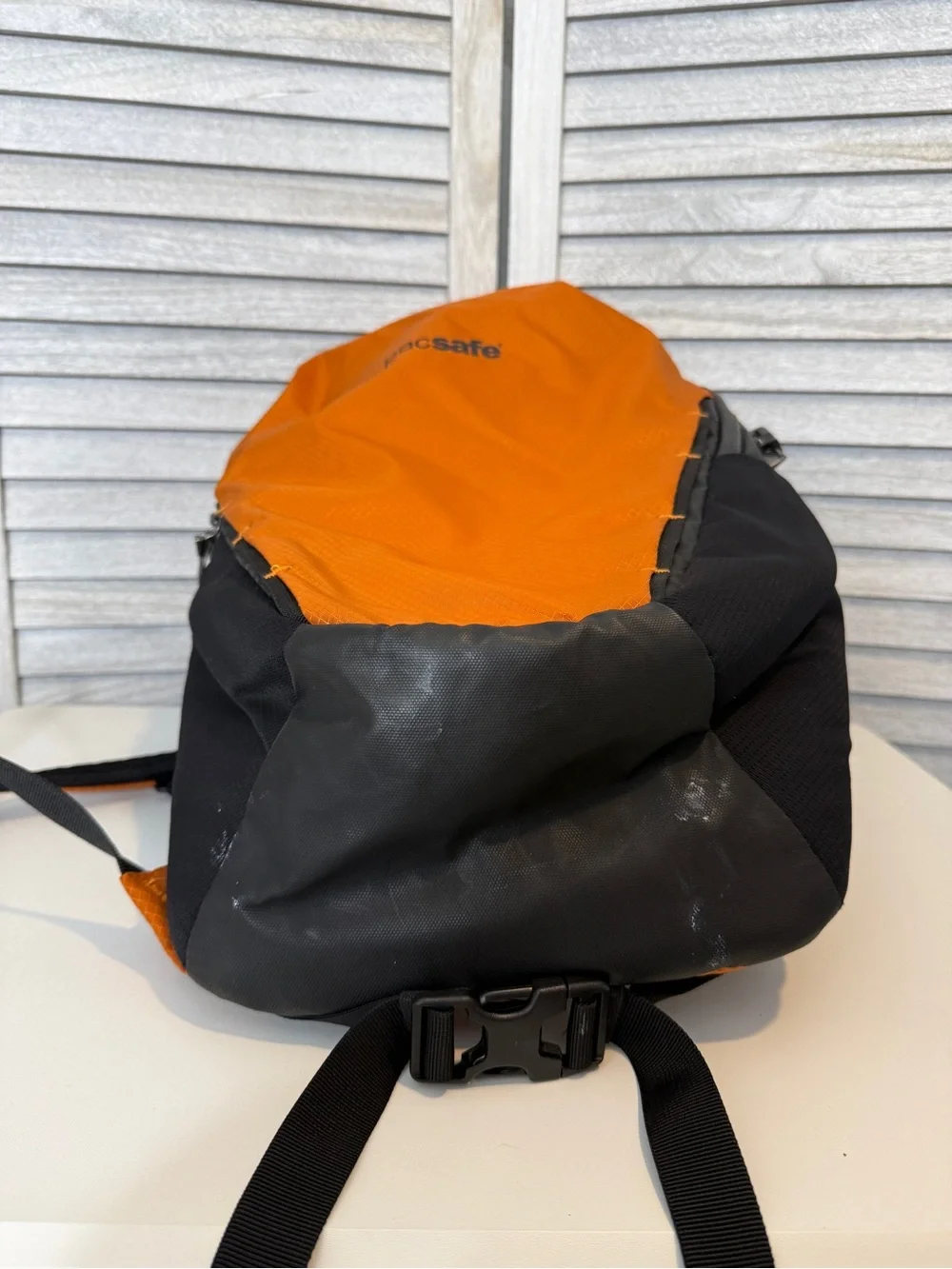 Pacsafe Venturesafe X18 Burnt Orange 8L Backpack